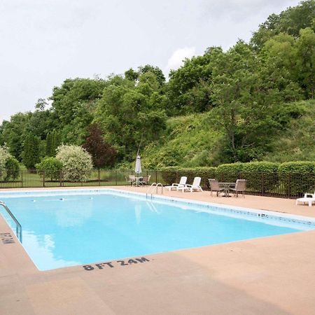 Clarion Inn פיירמונט מראה חיצוני תמונה