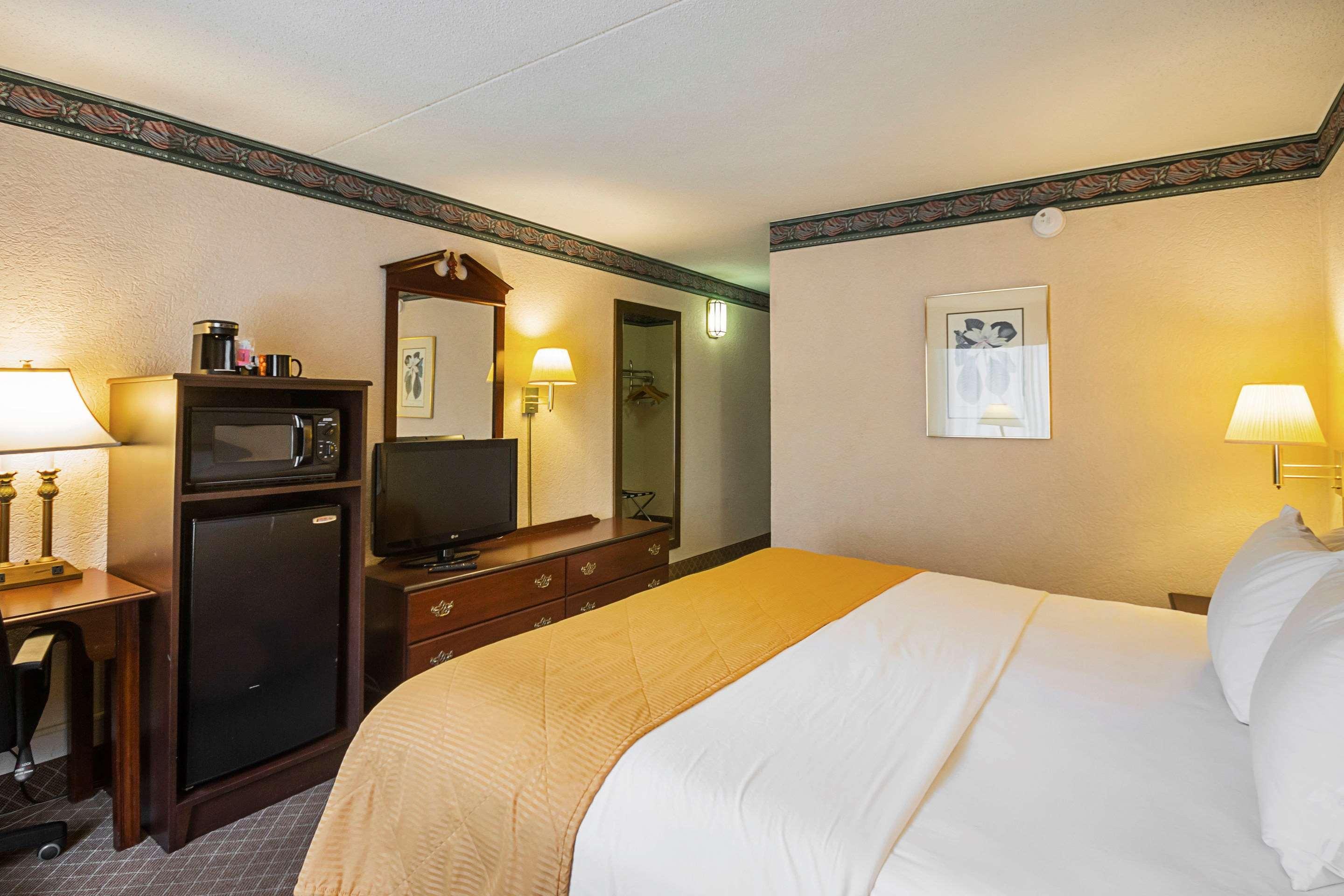 Clarion Inn פיירמונט מראה חיצוני תמונה