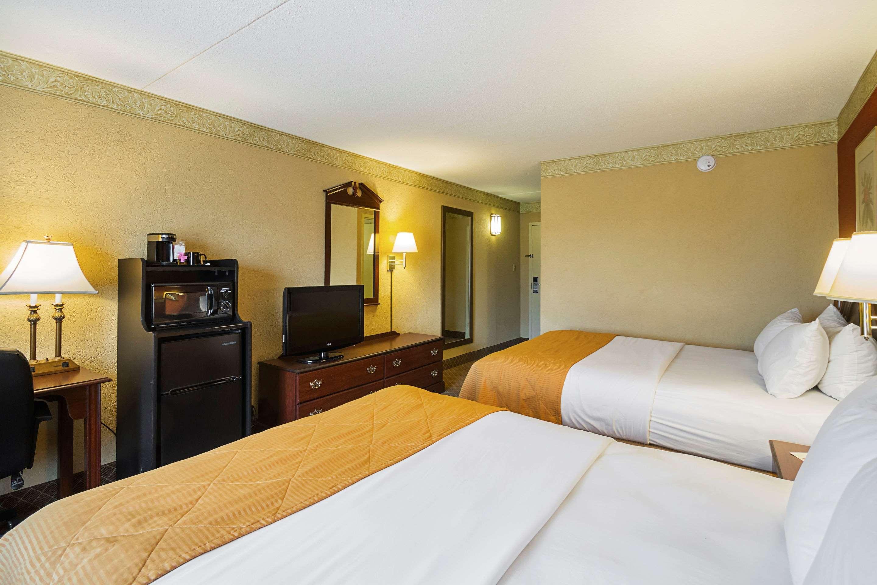 Clarion Inn פיירמונט מראה חיצוני תמונה