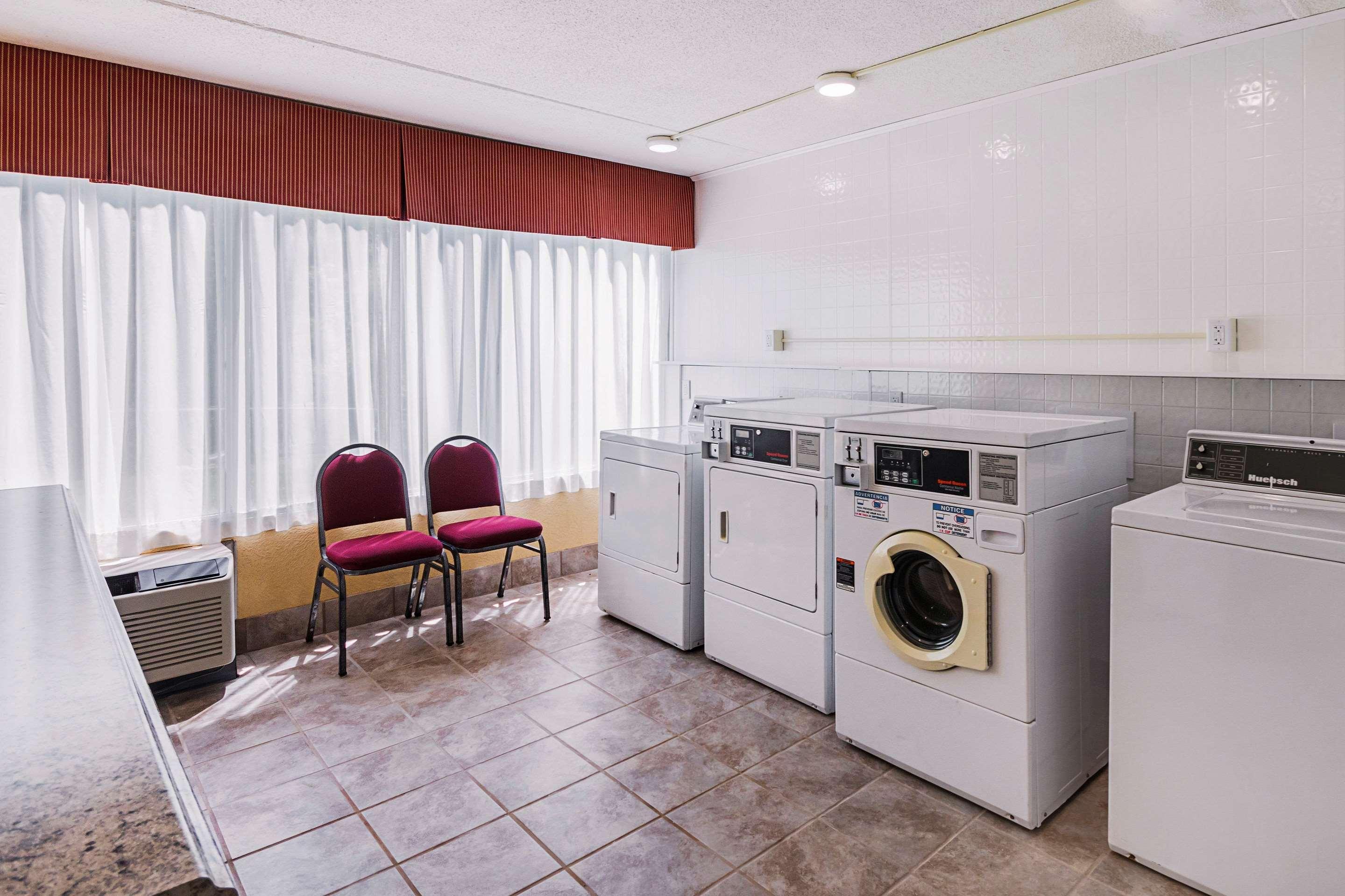 Clarion Inn פיירמונט מראה חיצוני תמונה
