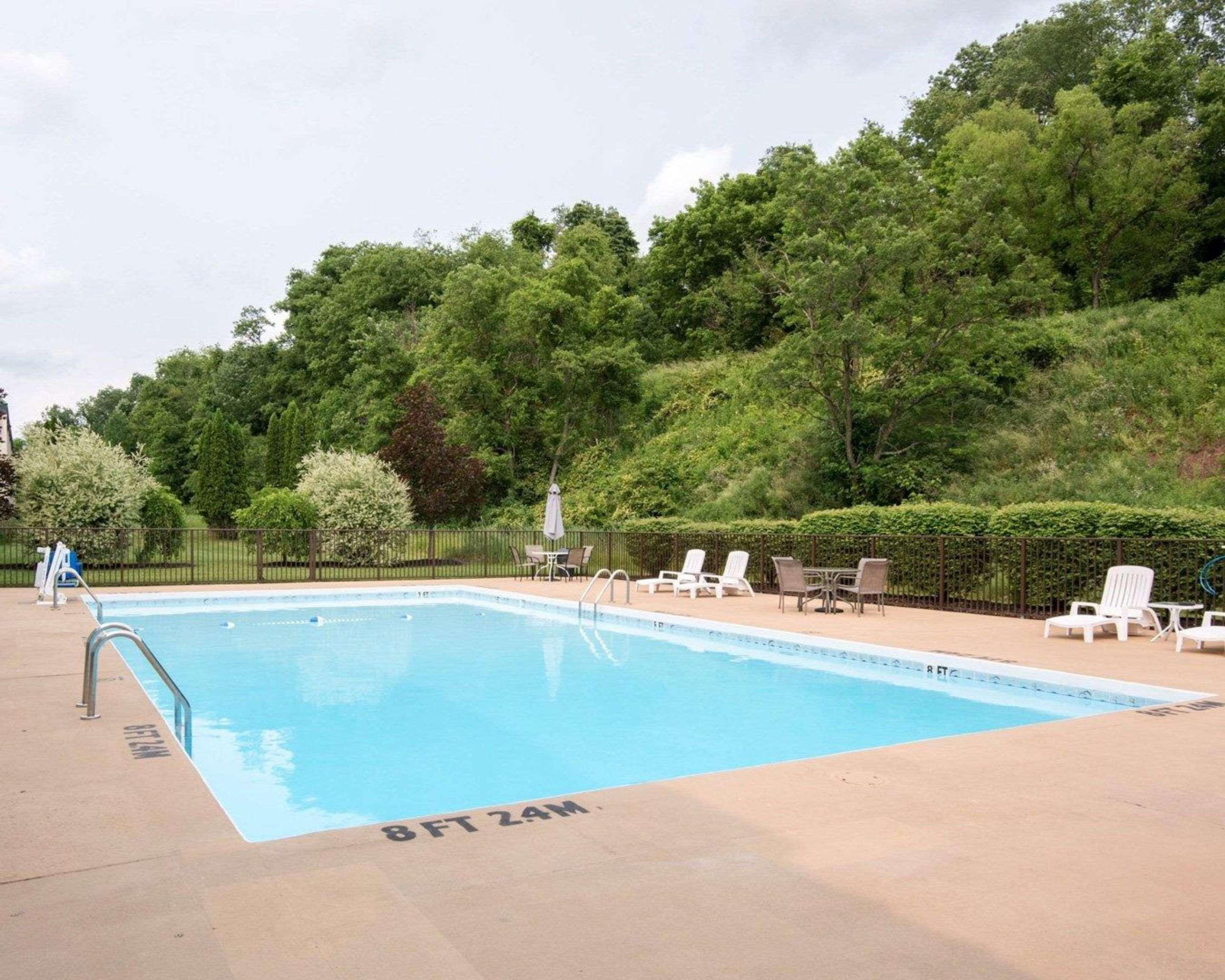 Clarion Inn פיירמונט מראה חיצוני תמונה