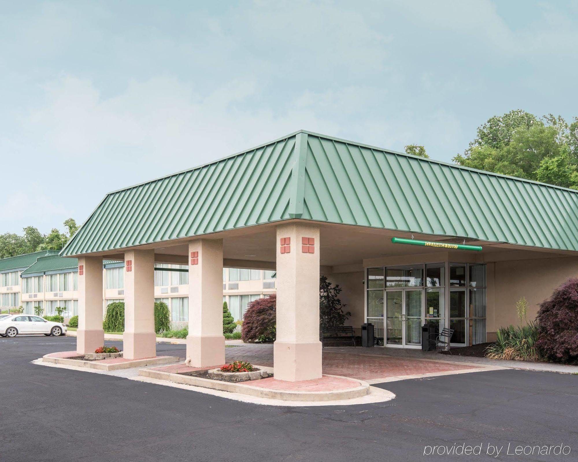 Clarion Inn פיירמונט מראה חיצוני תמונה